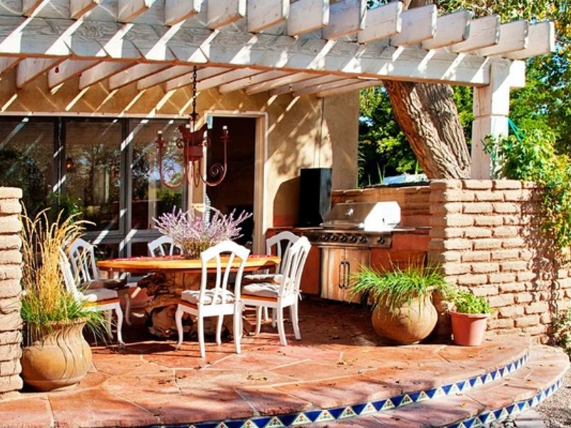 Vanjske kuhinje fantastičan su način za poboljšanje boravka na otvorenom